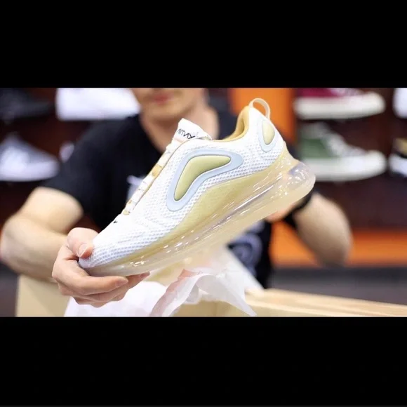 *Brand New* Nike AirMax 720s (Pale Vanilla) - Picture 8 of 8